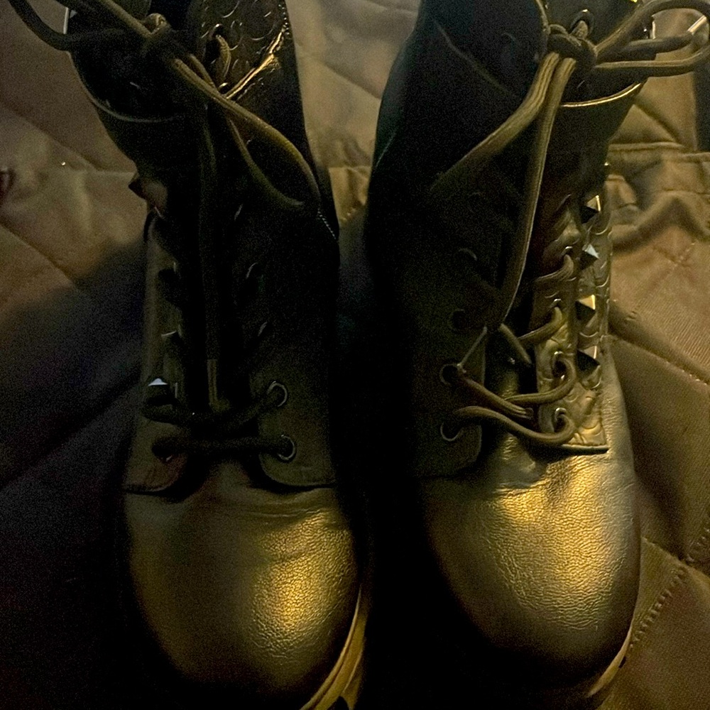 Women's Guess boots